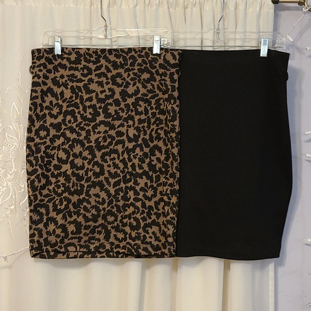 Bundle of 2 pencil skirts